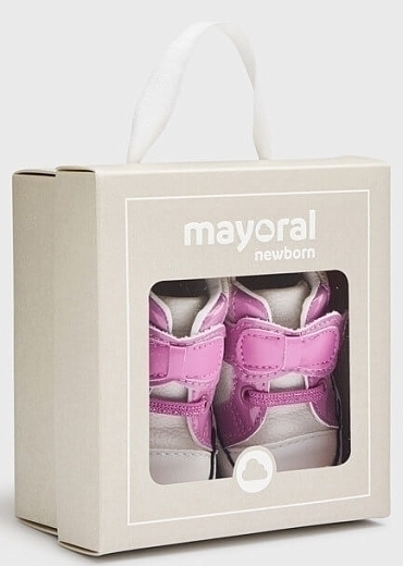 Пинетки - кеды с розовыми деталями от бренда Mayoral