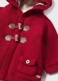 Кардиган с мехом с капюшоном красного цвета от бренда Mayoral