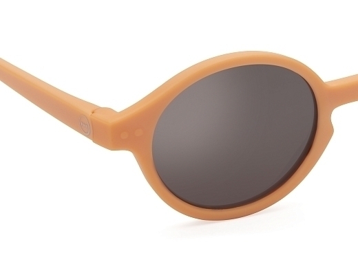 Солнцезащитные очки в оранжевой оправе от бренда IZIPIZI