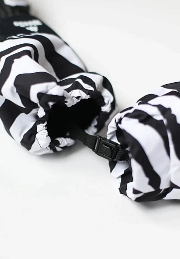 Варежки расцветки зебра от бренда WeeDo