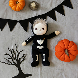 Кукла Dinky Dinkums Scully Skeleton - светится в темноте от бренда Olli Ella