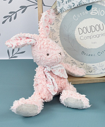 Кролик Pink из БИО хлопка в подарочной деревянной коробке от бренда Doudou et Compagnie