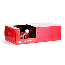 Гоночная машина красного цвета от бренда Vilac