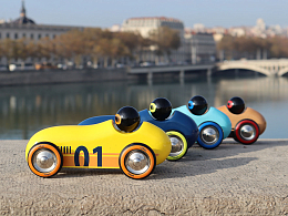 Винтажная гоночная машина желтого цвета от бренда Vilac