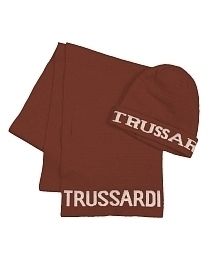 Шапка с шарфом коричневого цвета с надписями от бренда Trussardi
