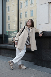 Тренч бежевого цвета от бренда NOT A TOY