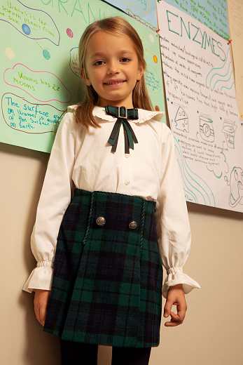 Блузка молочного цвета с манжетой на резинке от бренда Eirene