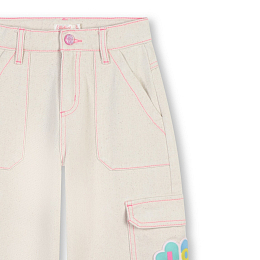 Карго молочного цвета с розовой прострочкой от бренда Billieblush