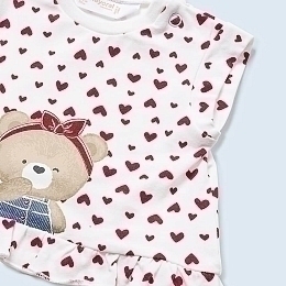 Комплект одежды: 2 футболки и 2 шорт с сердцами от бренда Mayoral
