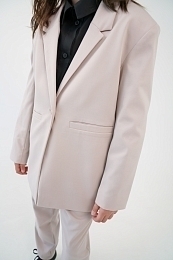 Пиджак и брюки бежевого цвета от бренда NOT A TOY