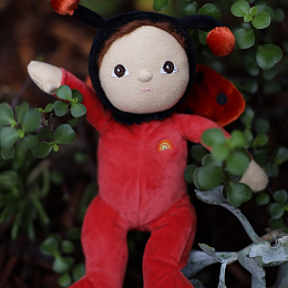 Кукла Dinky Dinkum Lola Ladybug - Red от бренда Olli Ella