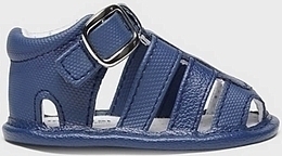 Пинетки - сандалии синего цвета от бренда Mayoral