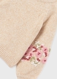 Джемпер бежевого цвета и повязка с цветами от бренда Abel and Lula