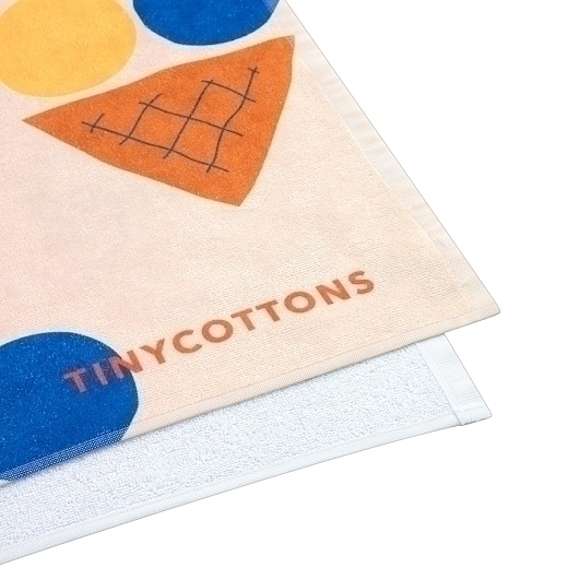 Полотенце с принтом мороженного от бренда Tinycottons