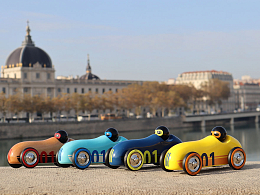 Винтажная гоночная машина синего цвета от бренда Vilac