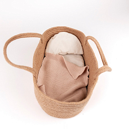 Вязаная кроватка-переноска для кукол от бренда Egmont Toys