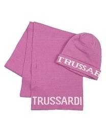 Шапка и шарф розового цвета от бренда Trussardi