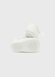 Туфли белые с фатиновыми бантиками от бренда Mayoral