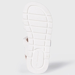 Белые сандалии с блестками от бренда Mayoral
