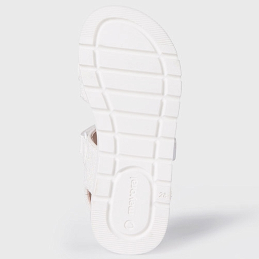 Белые сандалии с блестками от бренда Mayoral